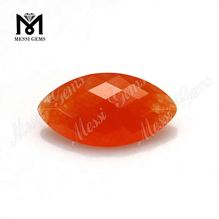 malaysische rote Jadesteine ​​in facettierter Marquiseform