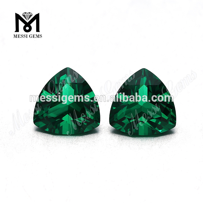 10 x 10 mm großer grüner Nano-Edelstein im Billionenschliff